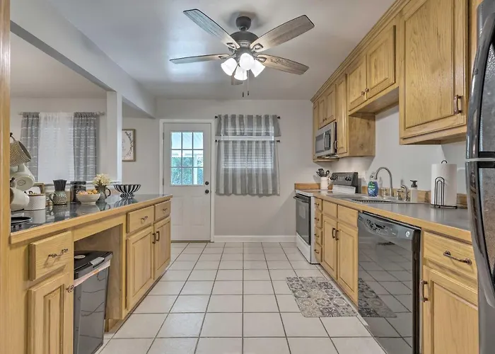 Charming Gulfport Escape Half-Mile To Beach!