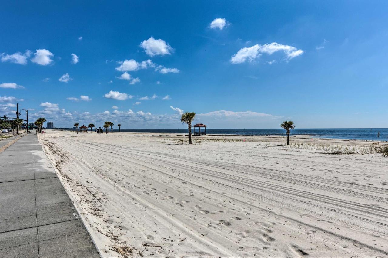 Holiday home Charming Escape Half-mile To Beach! Gulfport