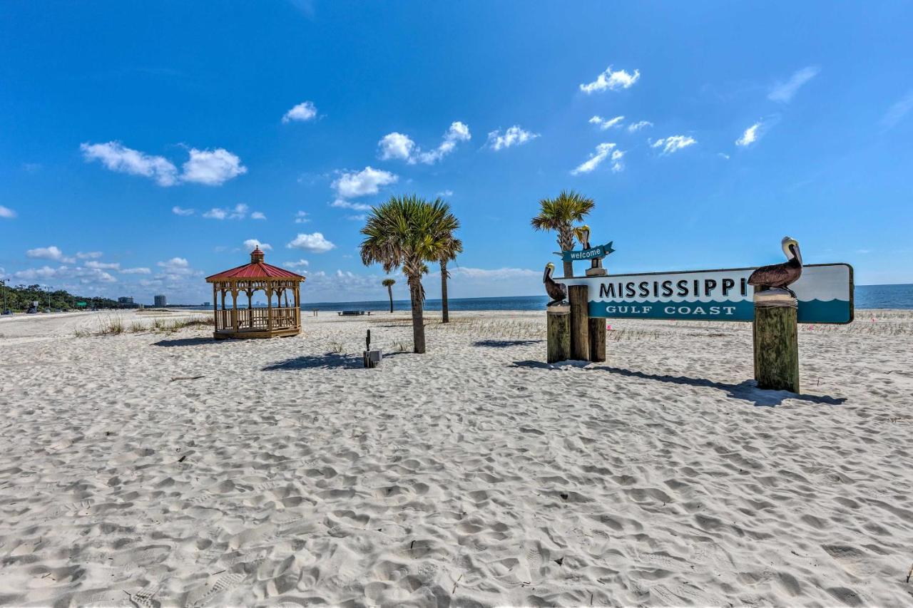 Holiday home Charming Escape Half-mile To Beach!