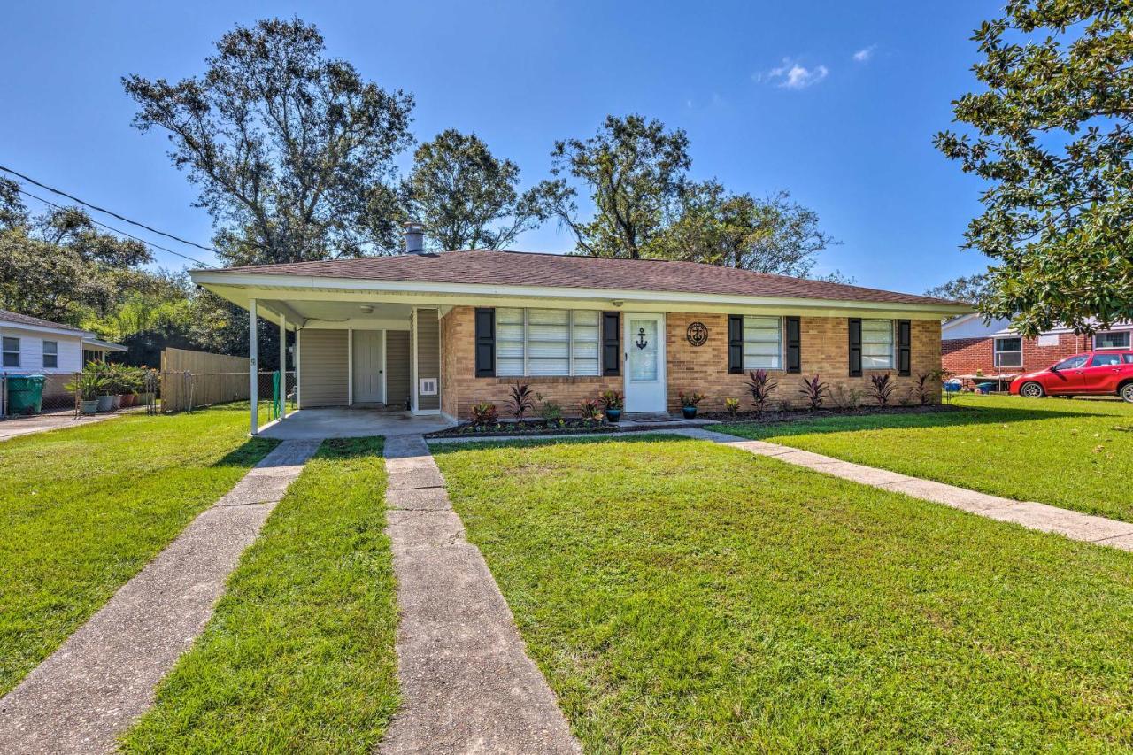 Charming Escape Half-mile To Beach! *